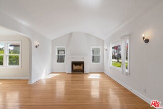 5606 S Rimpau Blvd in Los Angeles, CA - Building Photo - Building Photo