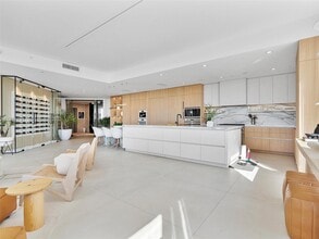 21 Isle of Venice Dr in Fort Lauderdale, FL - Building Photo - Building Photo