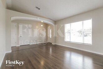 2800 Fifer Dr in Deltona, FL - Foto de edificio - Building Photo