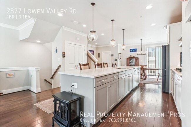 2877 Lowen Valley Rd in Alexandria, VA - Building Photo - Building Photo