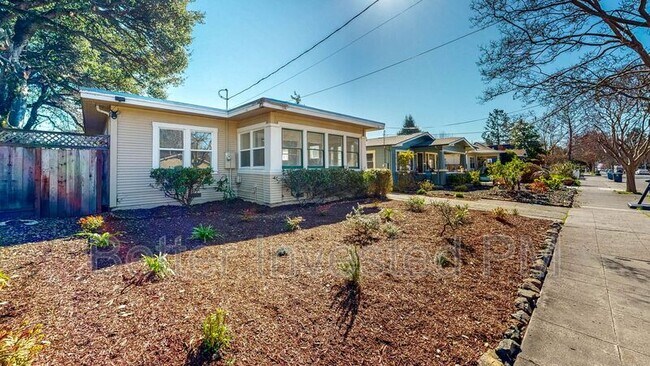 922 Beaver St in Santa Rosa, CA - Building Photo - Building Photo