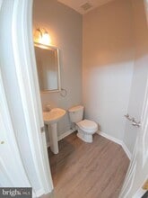 8 Harbour Heights Dr in Annapolis, MD - Building Photo - Building Photo