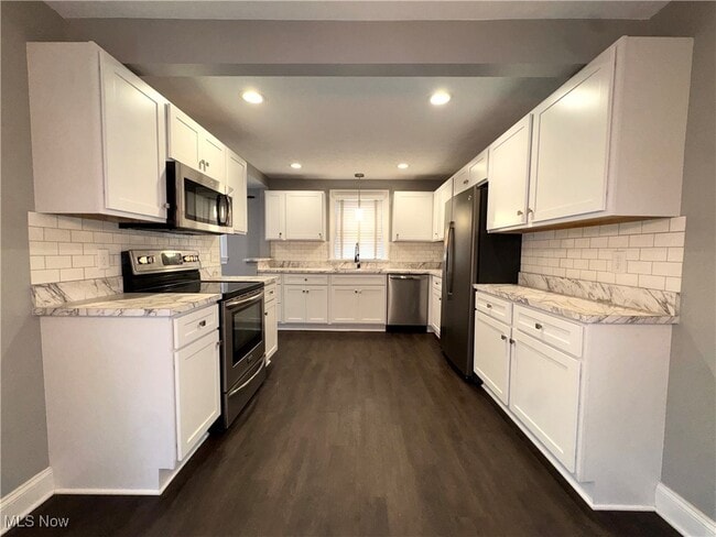 5853 Melody Ln in Mentor On The Lake, OH - Building Photo - Building Photo