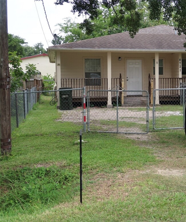 4721 9th St in Bacliff, TX - Building Photo - Building Photo