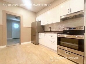 70 Delaware Ave in Hamilton, ON - Building Photo - Building Photo