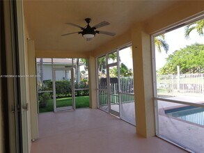 991 Crestview Cir in Weston, FL - Building Photo - Building Photo