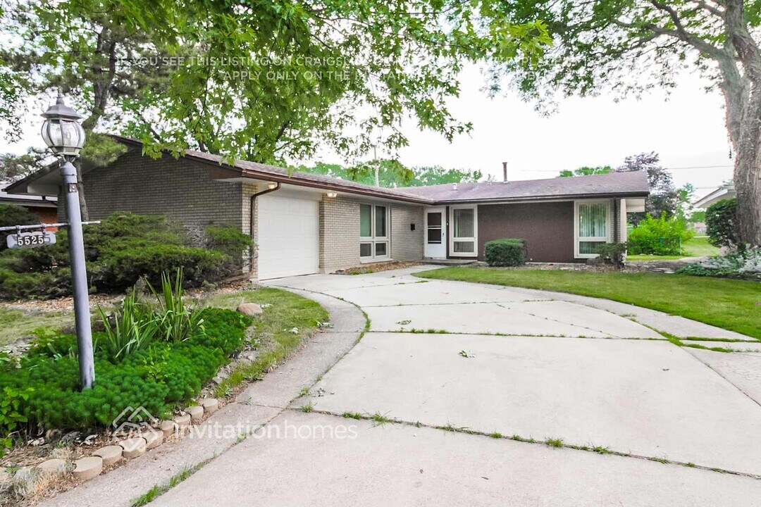 5525 Ann Marie Ln in Oak Forest, IL - Building Photo
