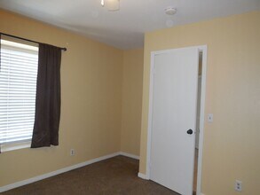 822 Schooner Dr in Henderson, NV - Building Photo - Building Photo