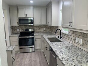 402 N Monroe St in Kaufman, TX - Building Photo - Building Photo