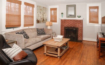 2313 Price Ave, Unit A in Charlottesville, VA - Foto de edificio - Building Photo