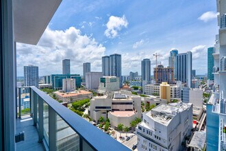 209 NE 3rd St in Miami, FL - Building Photo - Building Photo