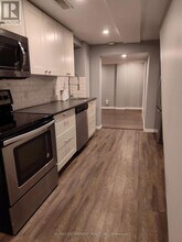 88 San Fernando Dr in Hamilton, ON - Building Photo - Building Photo