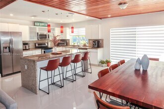 13561 SW 98th Pl in Miami, FL - Building Photo - Building Photo