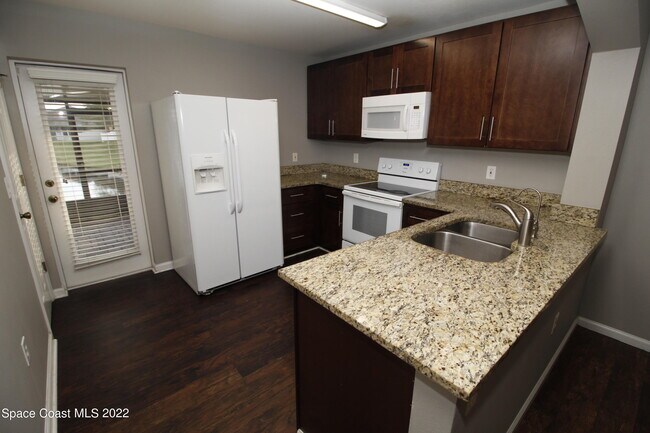 1265 Luminary Cir in Melbourne, FL - Building Photo - Building Photo