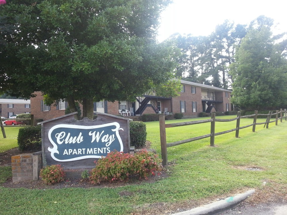 Clubway Apartments in Greenville, NC - Building Photo