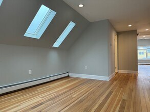 217 Park Rd in West Hartford, CT - Building Photo - Building Photo