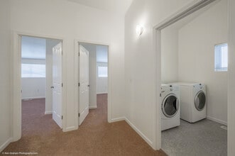 2013 Salmonberry Pl in Anchorage, AK - Building Photo - Building Photo