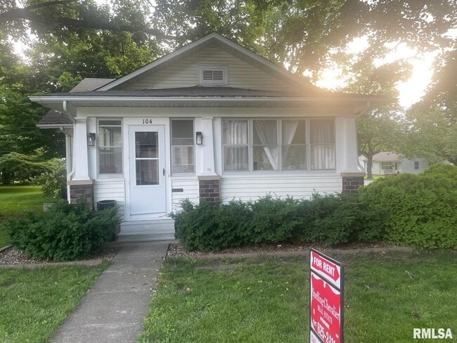 property at 104 S 9th St
