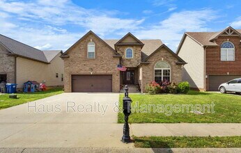 752 Cavalier Dr in Clarksville, TN - Building Photo - Building Photo