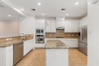 1721 W T C Jester Blvd in Houston, TX - Building Photo - Building Photo