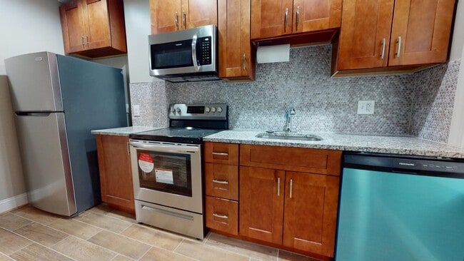 3203 Guilford Ave, Unit B in Baltimore, MD - Foto de edificio - Building Photo