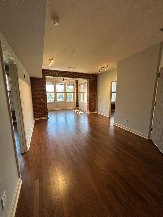 200 E 43rd St in Kansas City, MO - Building Photo
