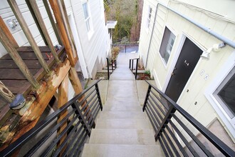 1015 SW Woods St in Portland, OR - Foto de edificio - Building Photo
