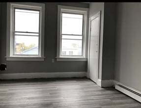 85 E 25th St, Unit 14 in Bayonne, NJ - Building Photo - Building Photo