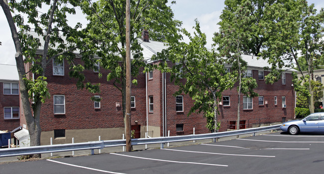 Teaneck Garden Apartments in Teaneck, NJ - Building Photo - Interior Photo