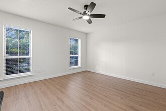 7510 Holly Hill Dr, Unit 152 in Dallas, TX - Building Photo - Building Photo
