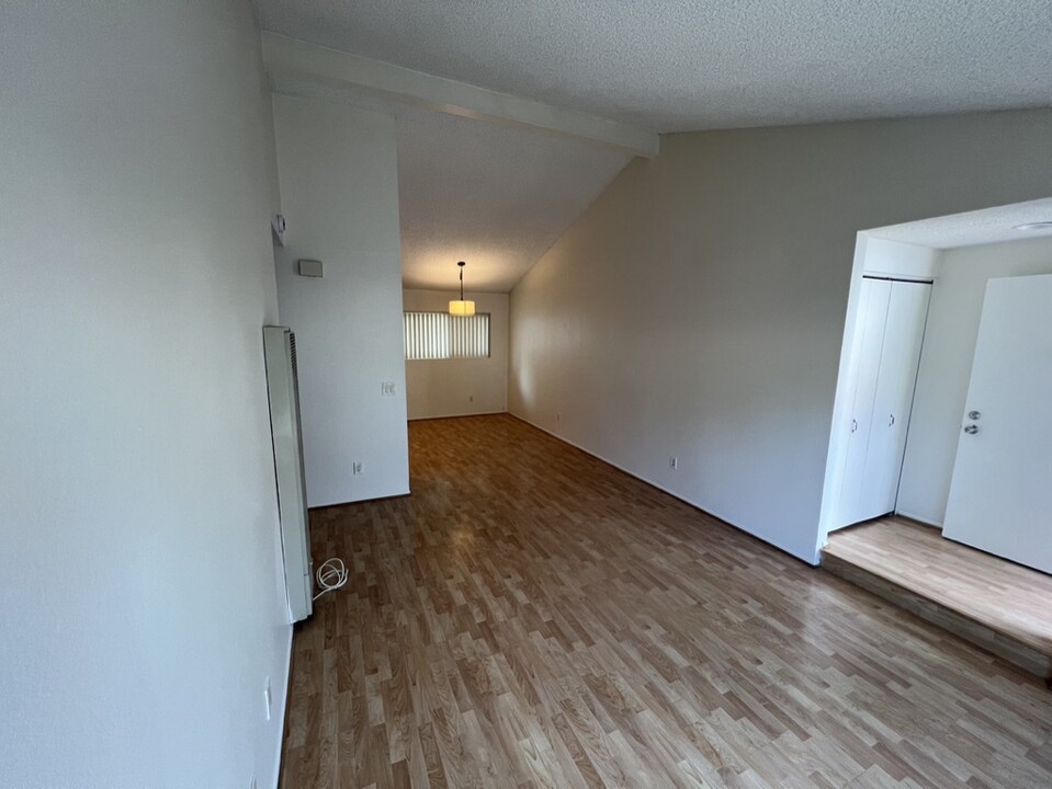 17071 Sims Ln in Huntington Beach, CA - Foto de edificio
