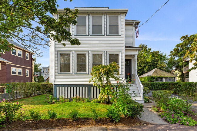 46 Winter St, Unit 2nd floor