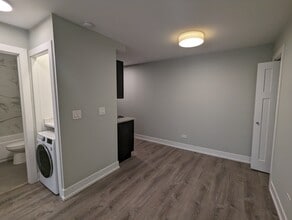 511 W Barry Ave, Unit #445-331 in Chicago, IL - Foto de edificio - Building Photo