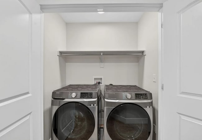 2083 N 3930 W in Lehi, UT - Foto de edificio - Building Photo