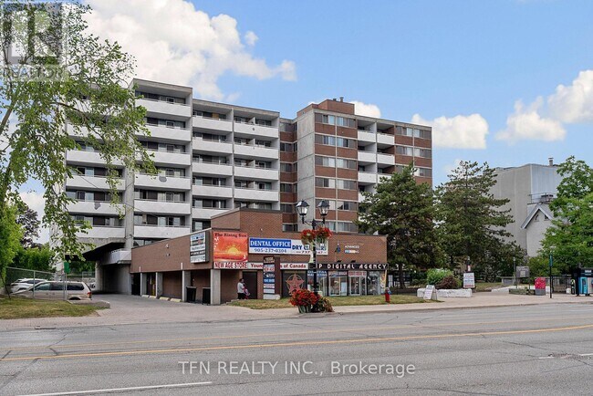 10330 Yonge St in Richmond Hill, ON - Building Photo - Building Photo