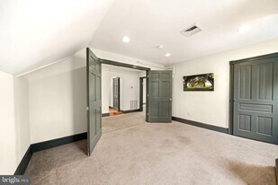 119 S Broad St in Kennett Square, PA - Building Photo