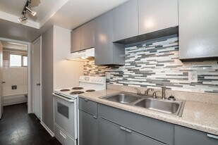 809 N Dexter St in Denver, CO - Building Photo