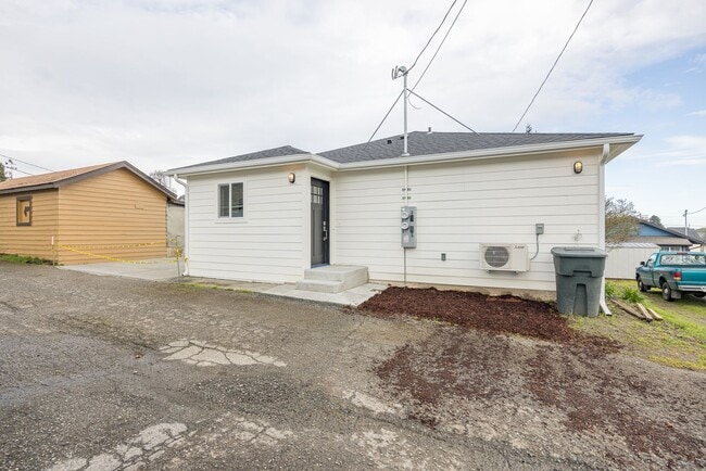 property at 1120 1/2 W 8th St