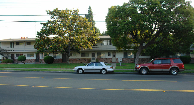 241 W Maude Ave in Sunnyvale, CA - Building Photo - Building Photo