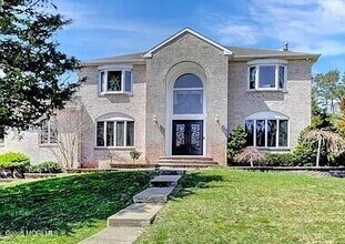 7 Quaker Hill Rd in Jackson Township, NJ - Building Photo - Building Photo