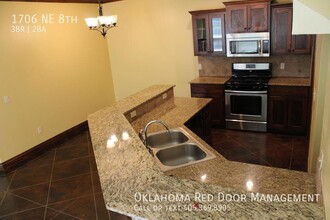 1706 NE 8th St in Oklahoma City, OK - Foto de edificio - Building Photo
