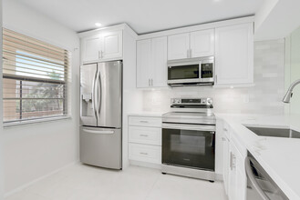 4502 Martinique Way in Coconut Creek, FL - Building Photo - Building Photo