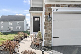 1657 Haralson Dr in Mechanicsburg, PA - Building Photo - Building Photo