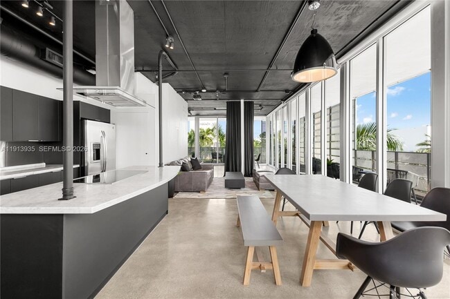 1700 Meridian Ave in Miami Beach, FL - Building Photo - Building Photo