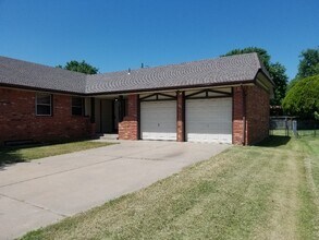 1709 N Brunswick Ln in Wichita, KS - Building Photo - Building Photo