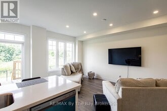 18 Little River Xing in Wasaga Beach, ON - Building Photo - Building Photo