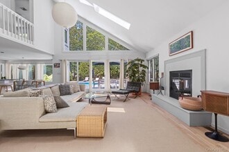 24 Quogue Riverhead Rd in Quogue, NY - Building Photo - Building Photo