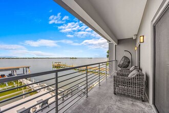 2175 S Tropical Trail in Merritt Island, FL - Building Photo - Building Photo