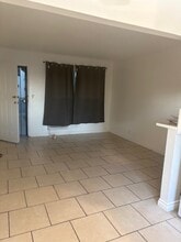 Abner in Los Angeles, CA - Foto de edificio - Building Photo