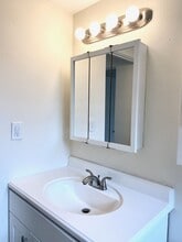 Cap Hill 1 Bedroom in Seattle, WA - Building Photo - Interior Photo